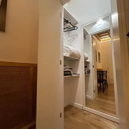 Апартаменты Montoro House *
